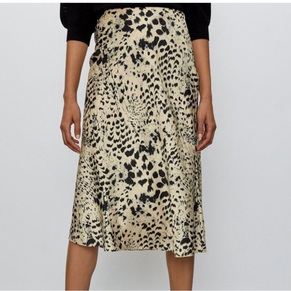 Aritzia Dresses & Skirts - Aritzia Babaton Slip Skirt Frappe Cream Midi Skirt Black Women’s Size 10